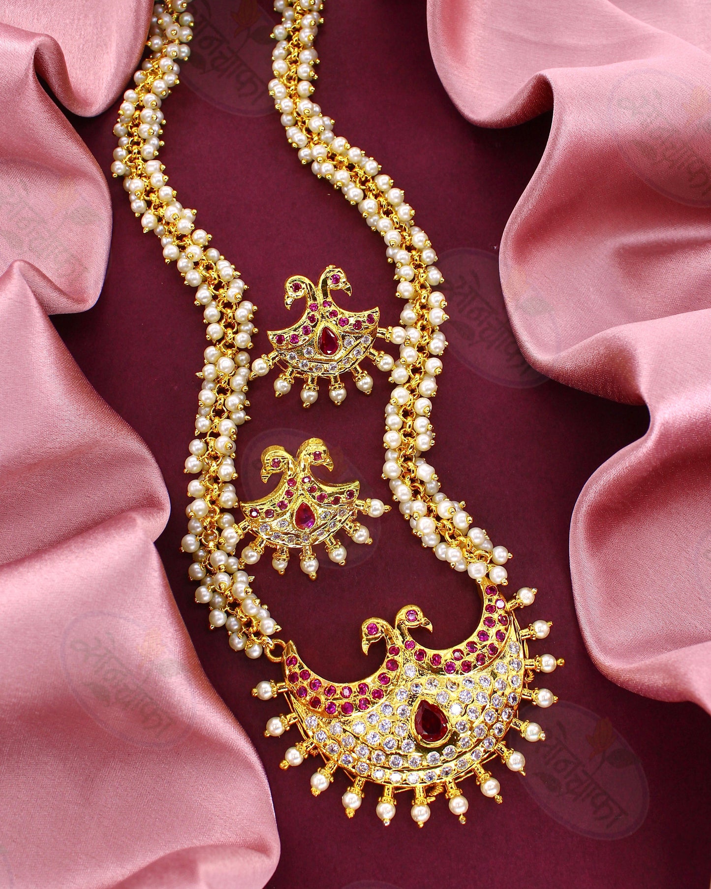 REGAL ELEGANCE PEARL NECKLACE