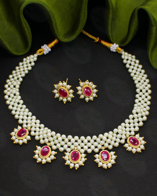 CLASSY CHARM PEARL NECKLACE