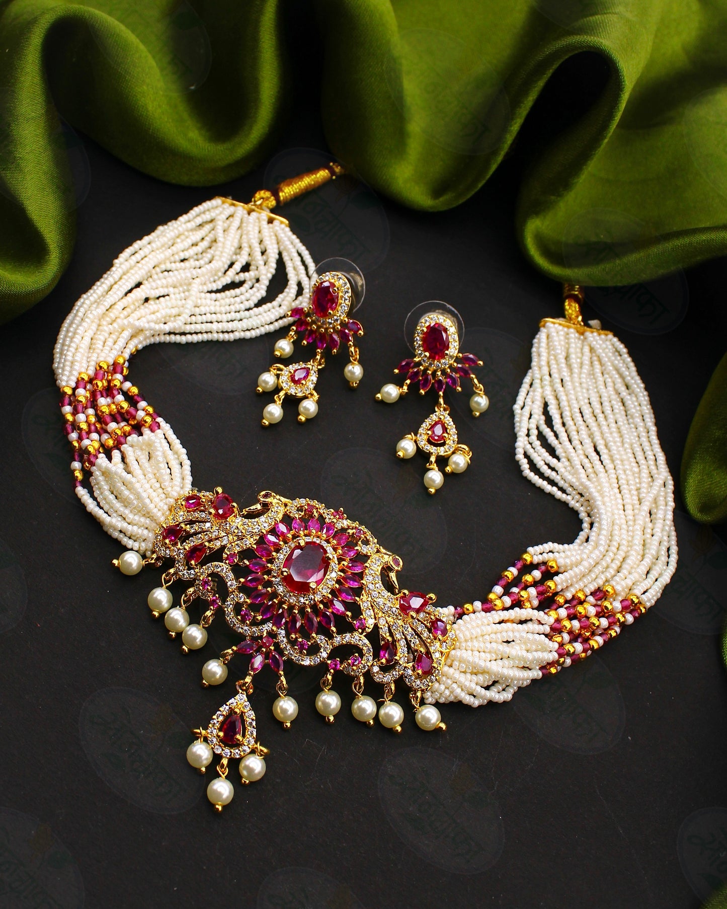 REGAL PEACOCK CHOKER