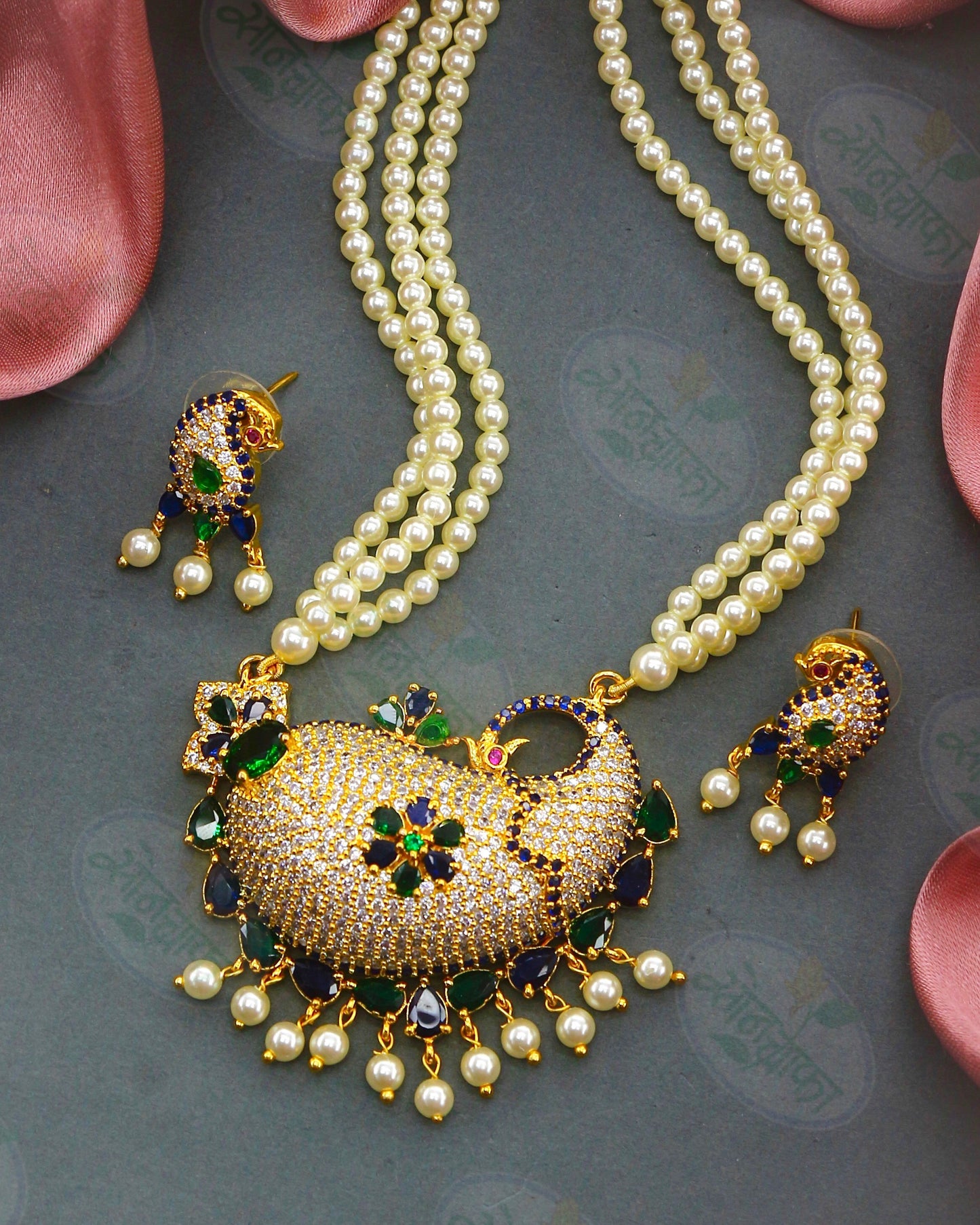 EXQUISITE PEACOCK MOTI NECKLACE