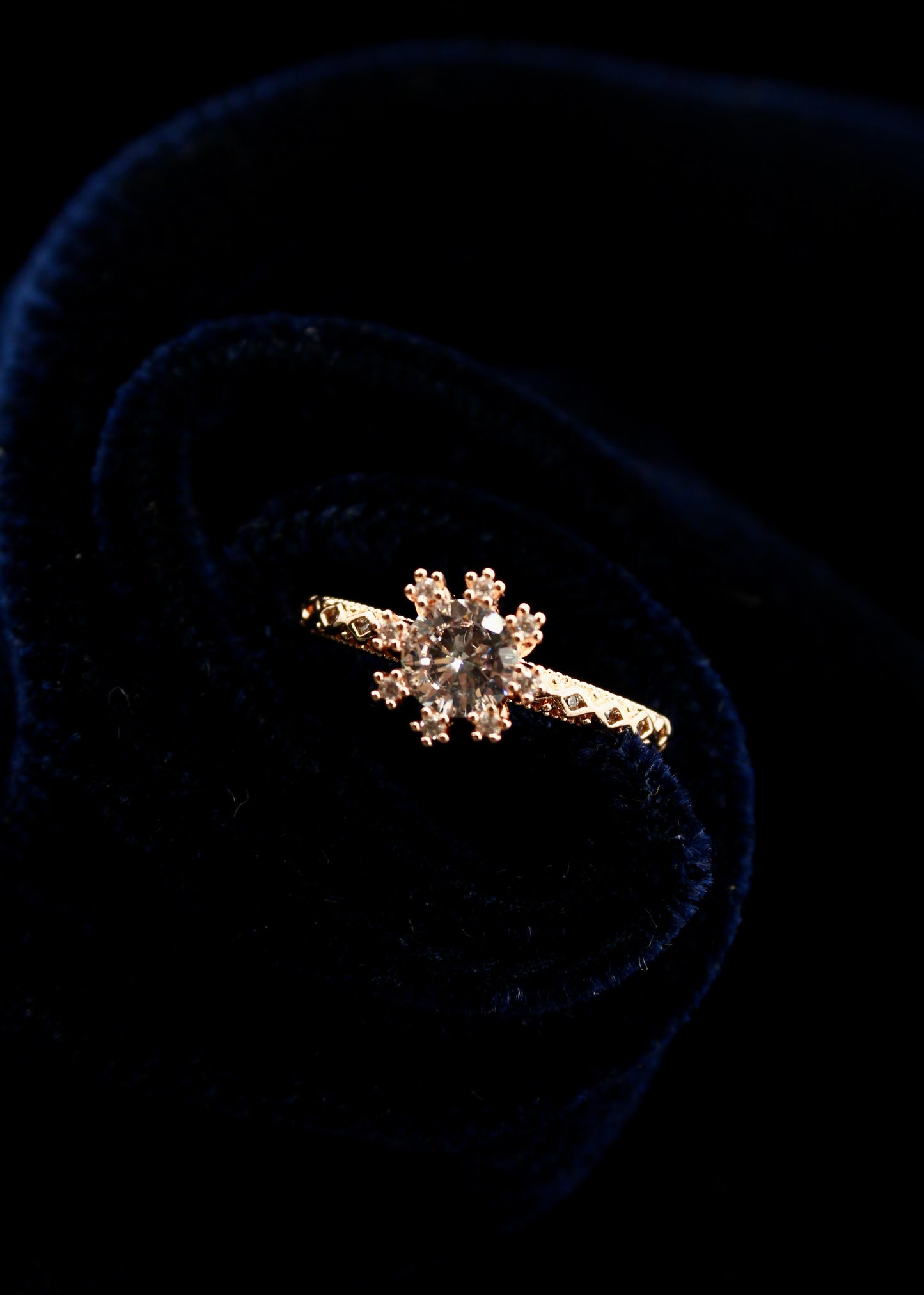 MODISH DIA FINGER RING