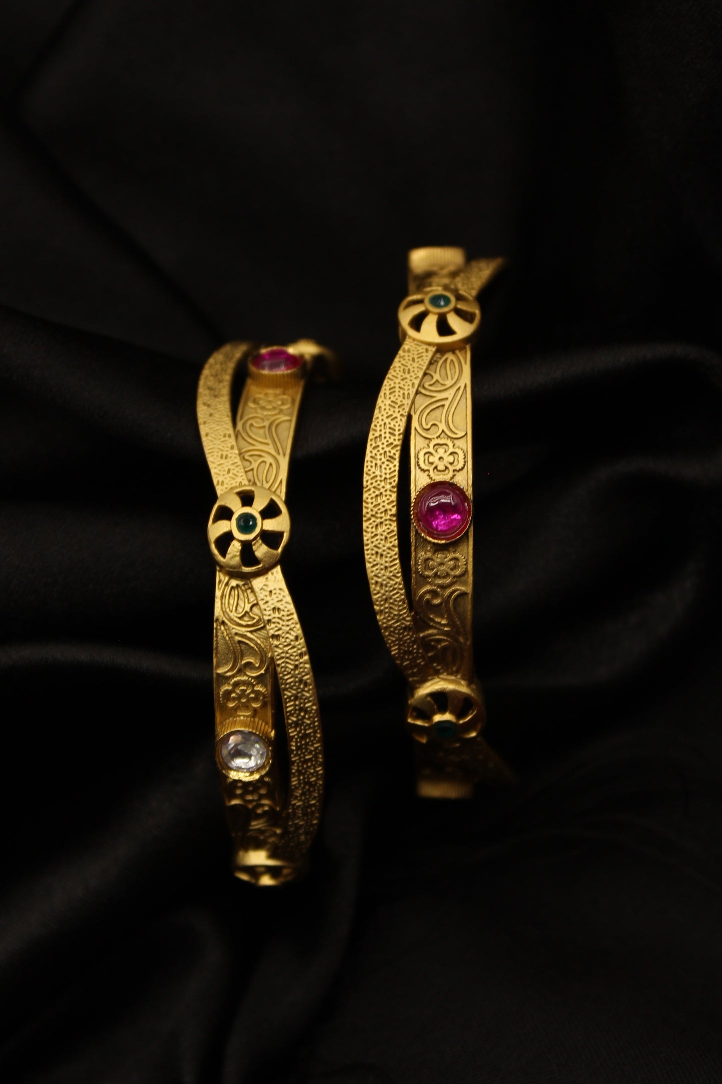 ENTICING KUNDAN KADA