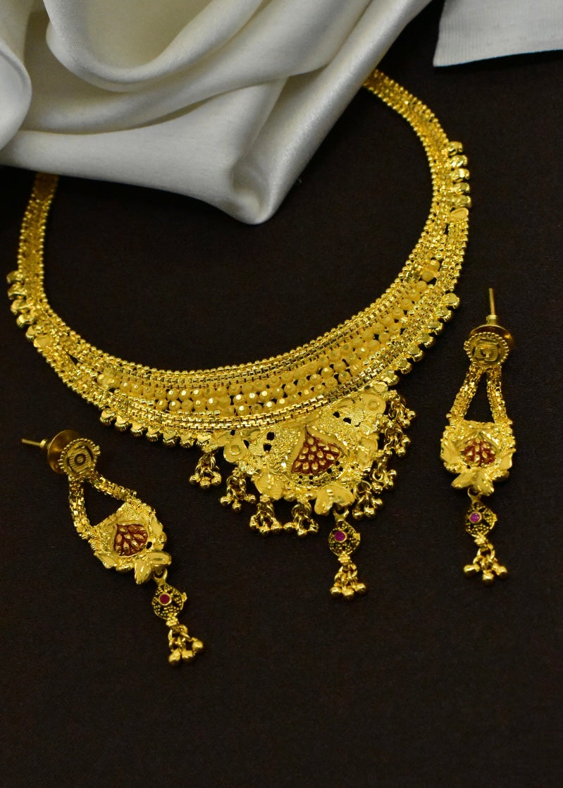 STYLISH GOLD PLATED NECKLACE