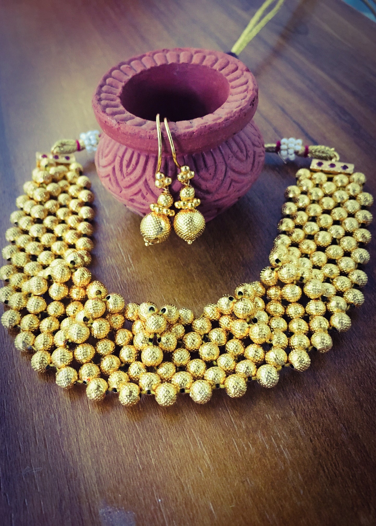 GOLDEN BEADS CHOKER NECKLACE