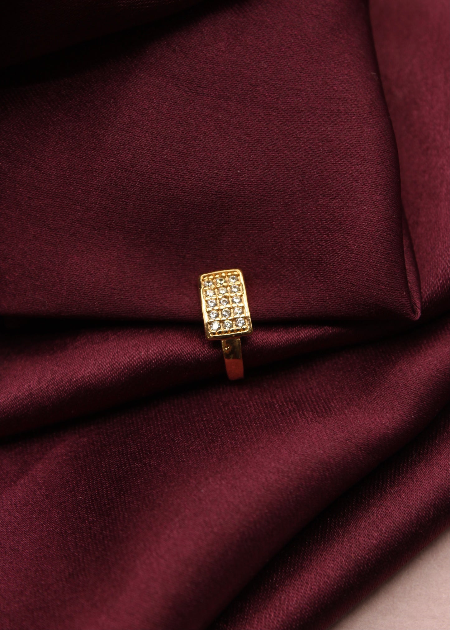 STYLISH SQUARE DESIGN NOSE PIN