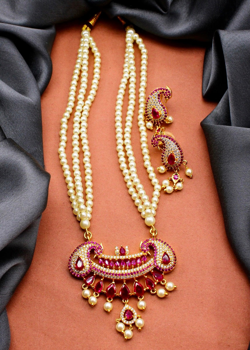 GLAMOROUS MOTI NECKLACE
