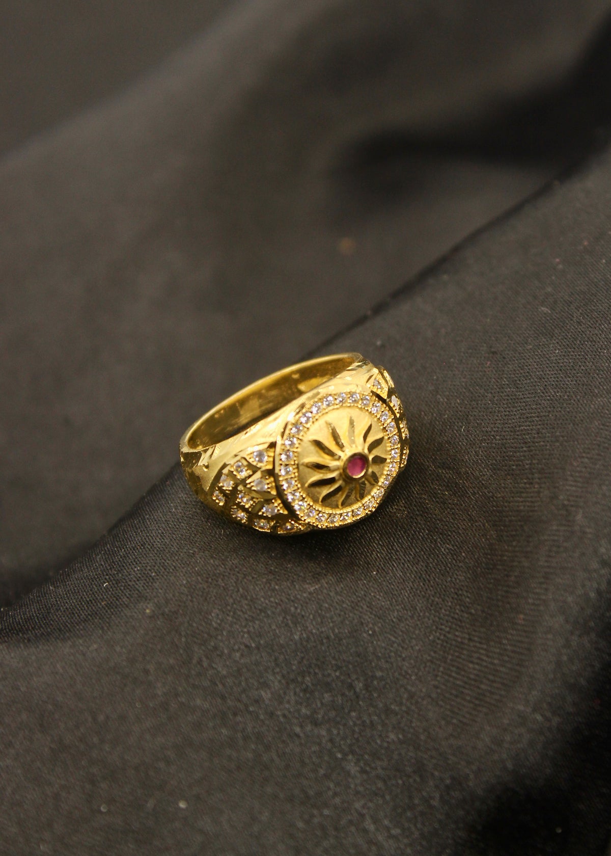 RADIANT GOLD PLATED MEN'S RING