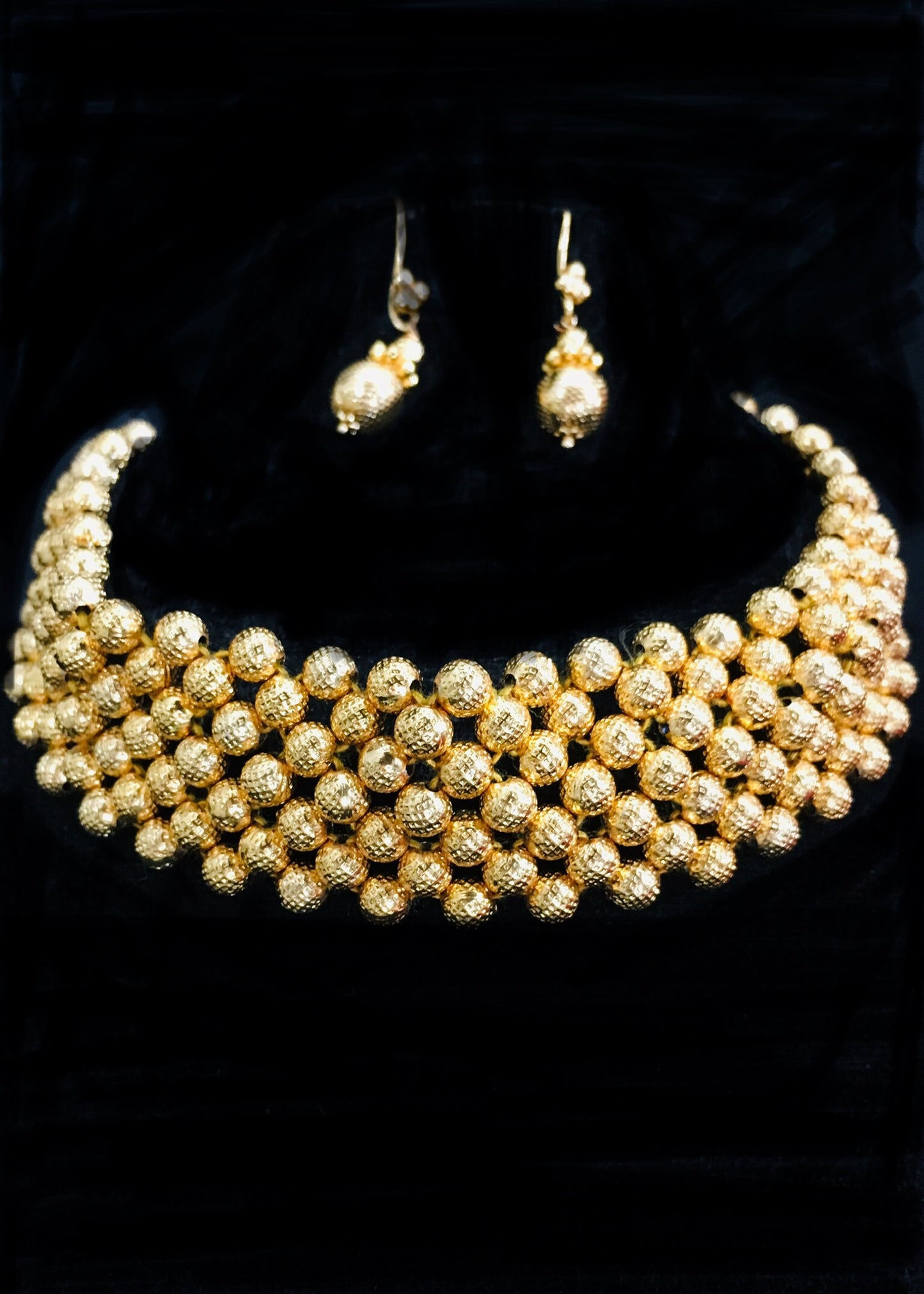 GOLDEN BEADS CHOKER NECKLACE