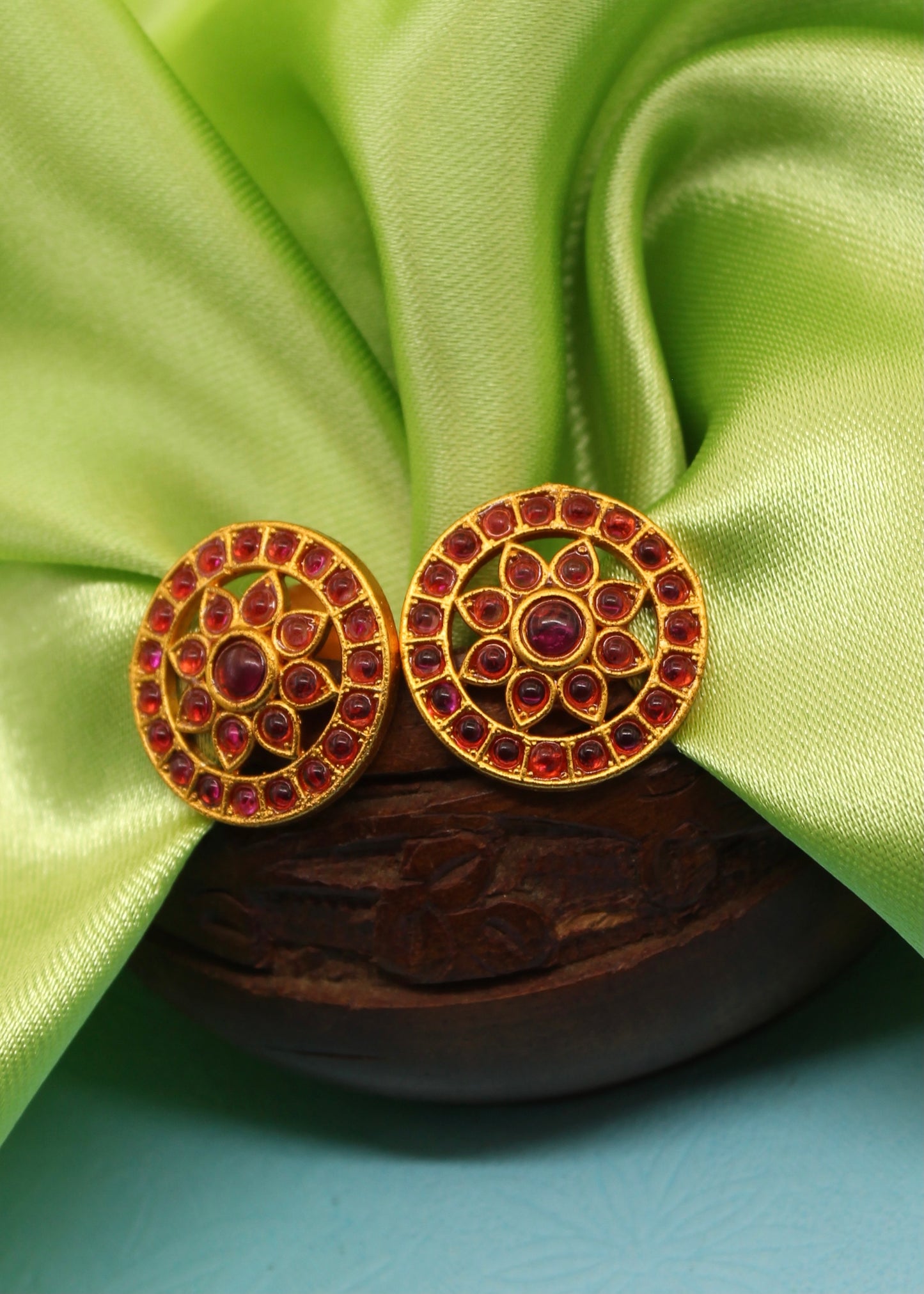 ROUND DESIGNER EAR-TOPS