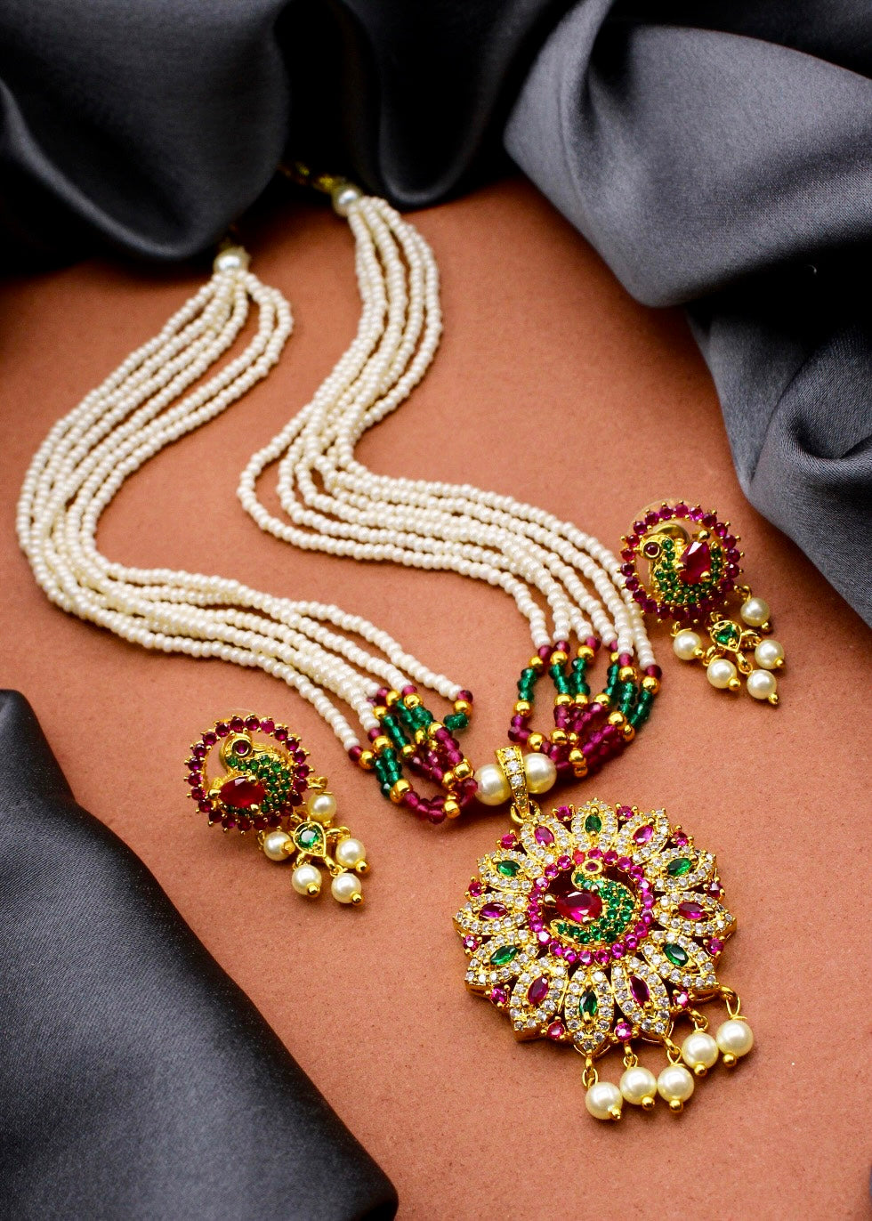 ENTICING PEACOCK NECKLACE