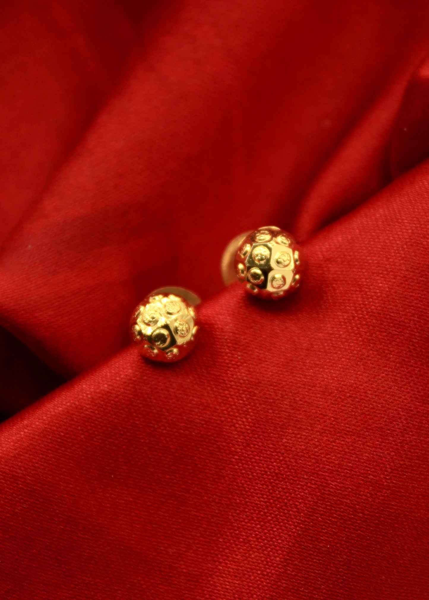 SLEEK GOLD PLATED STUDS