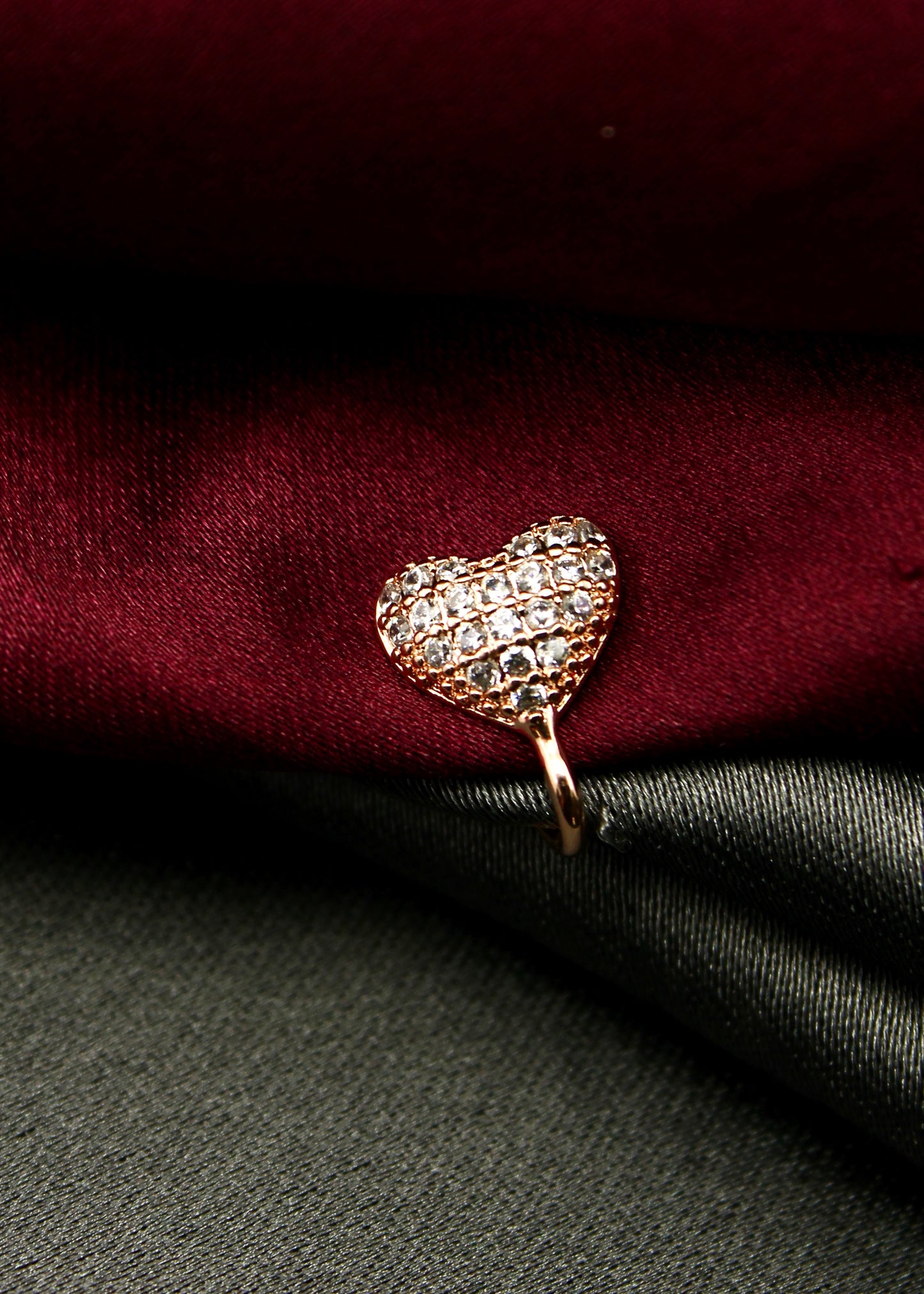 DELIGHT HEART SHAPE NOSE PIN