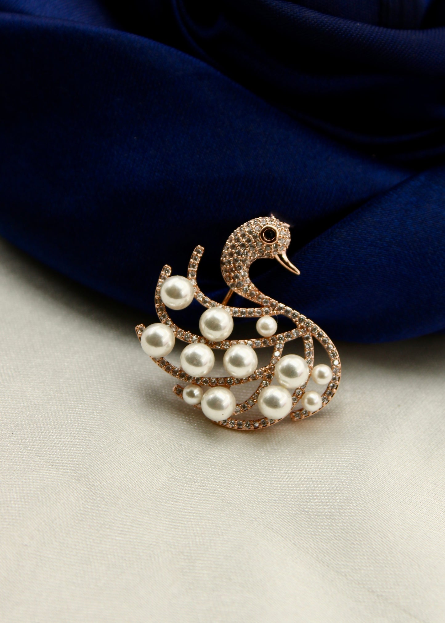 SWAN DESIGN DIA SAREEPIN