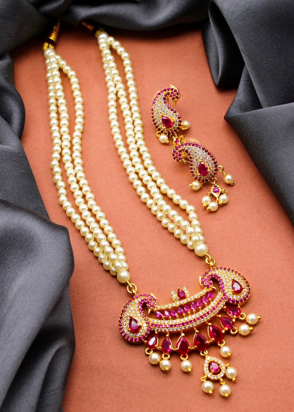 GLAMOROUS MOTI NECKLACE