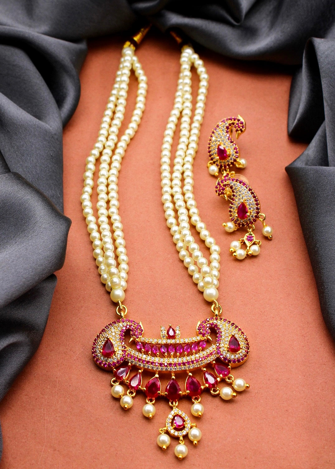 GLAMOROUS MOTI NECKLACE