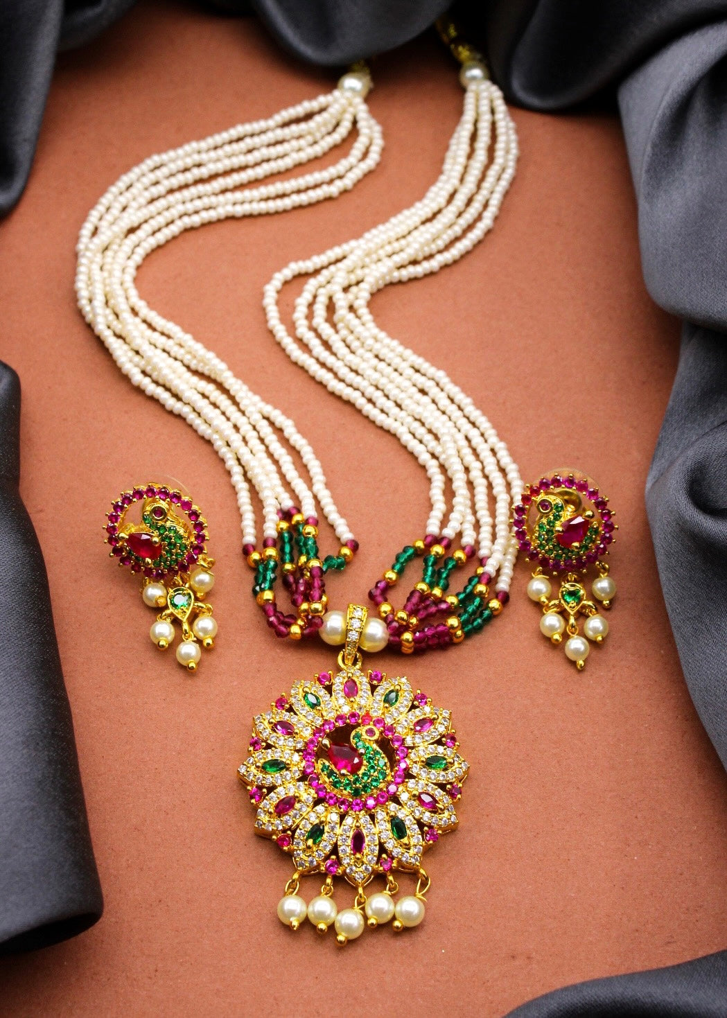 ENTICING PEACOCK NECKLACE