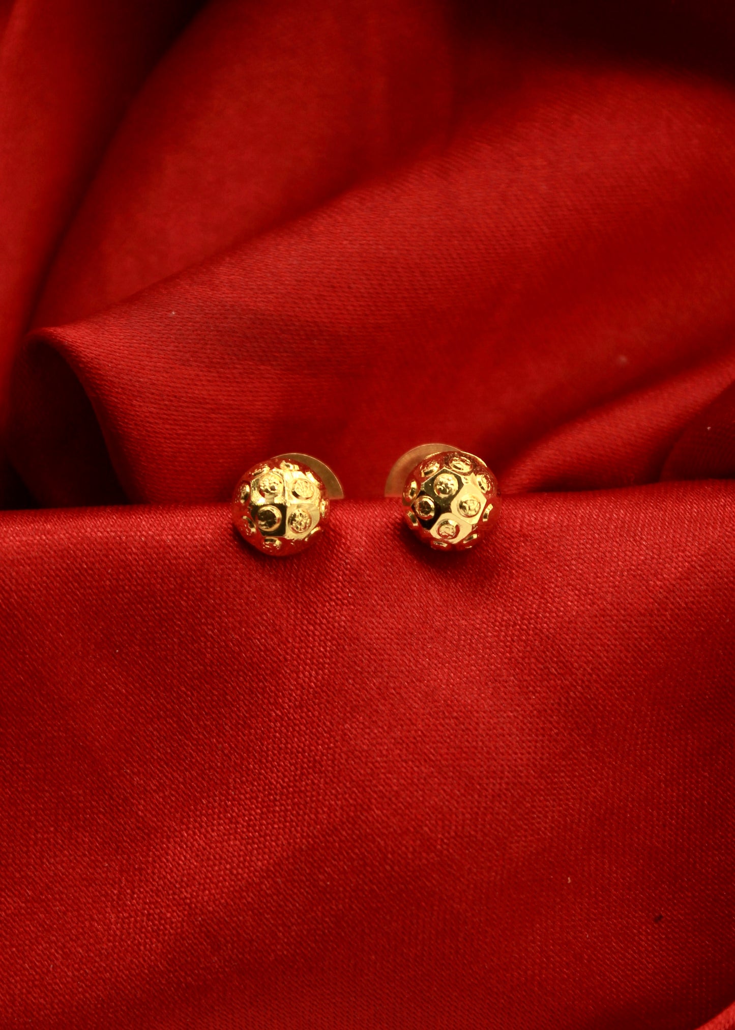 SLEEK GOLD PLATED STUDS
