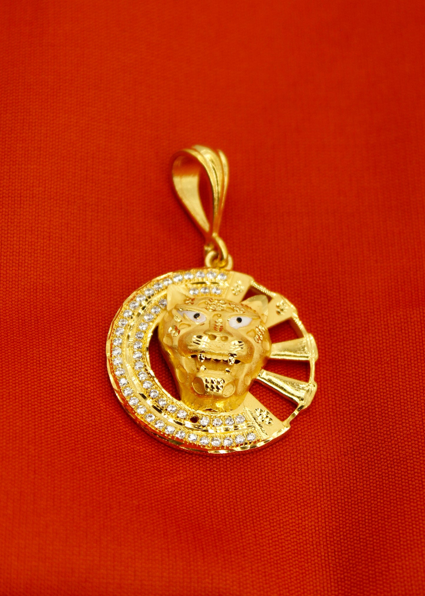 ELEGANT GOLD PLATED PENDANT