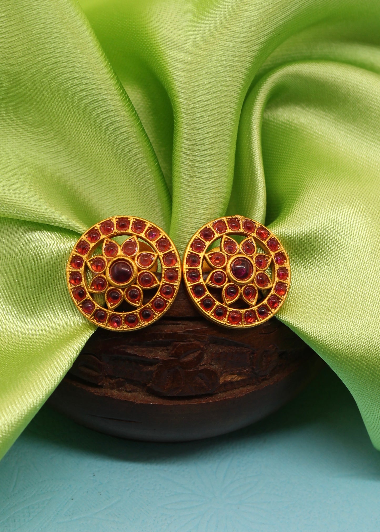 ROUND DESIGNER EAR-TOPS