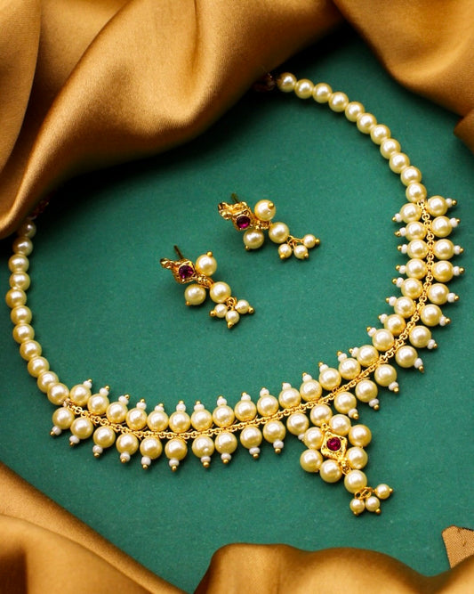 ELEGANT FLORAL NECKLACE