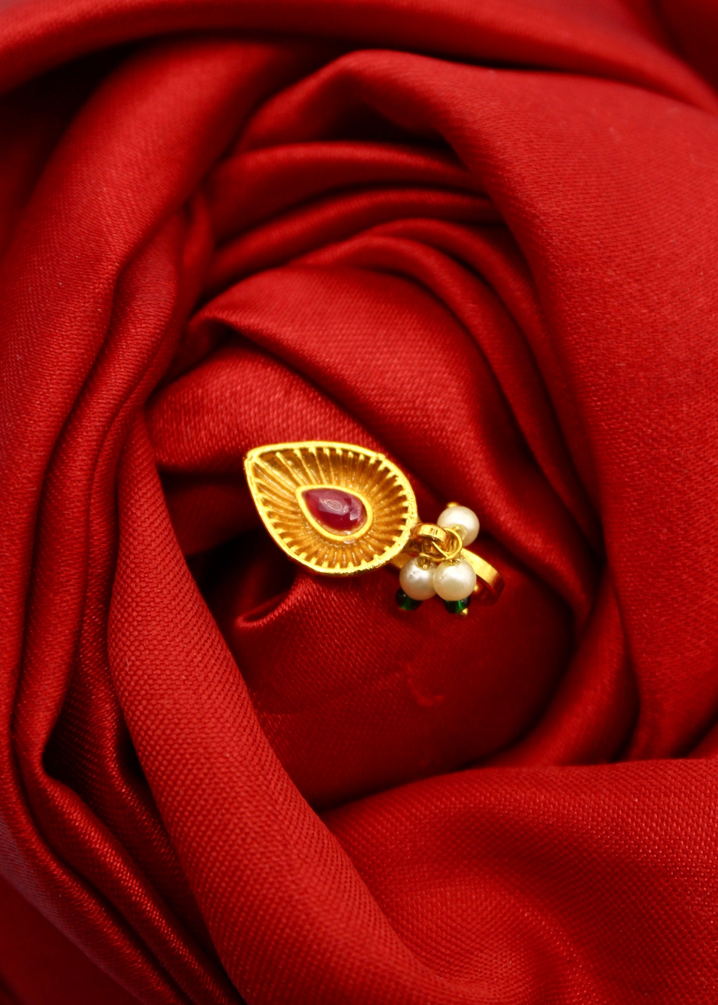 LEAFY ANTIQUE NOSE PIN