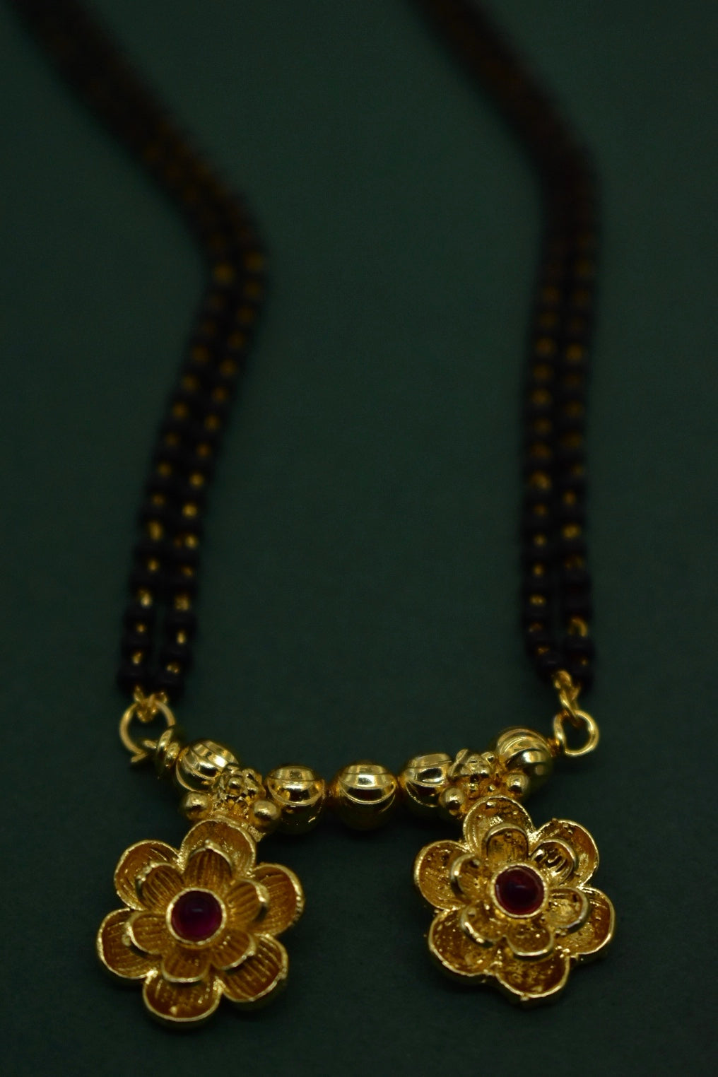 GOLDEN FLORAL PENDANT MANGALSUTRA