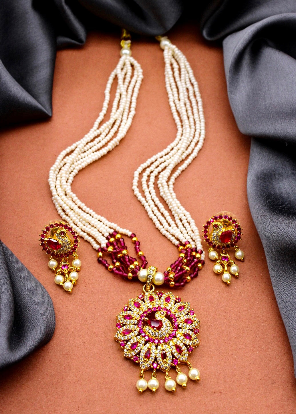 ENTICING PEACOCK NECKLACE