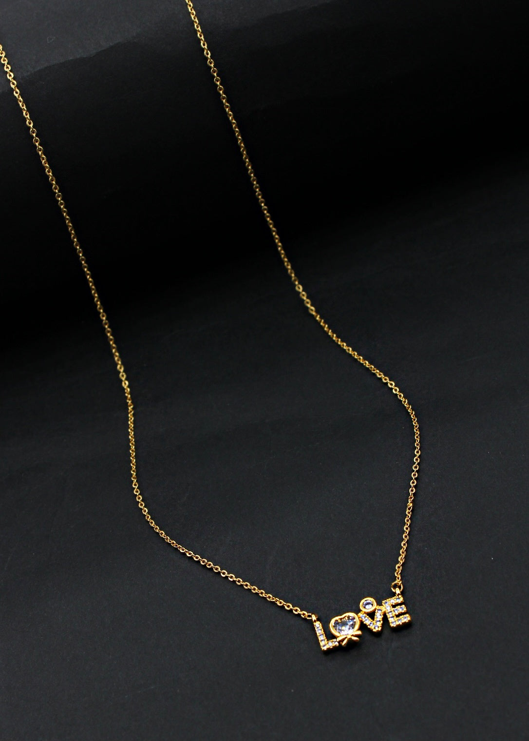 PRETTY CHAIN PENDANT