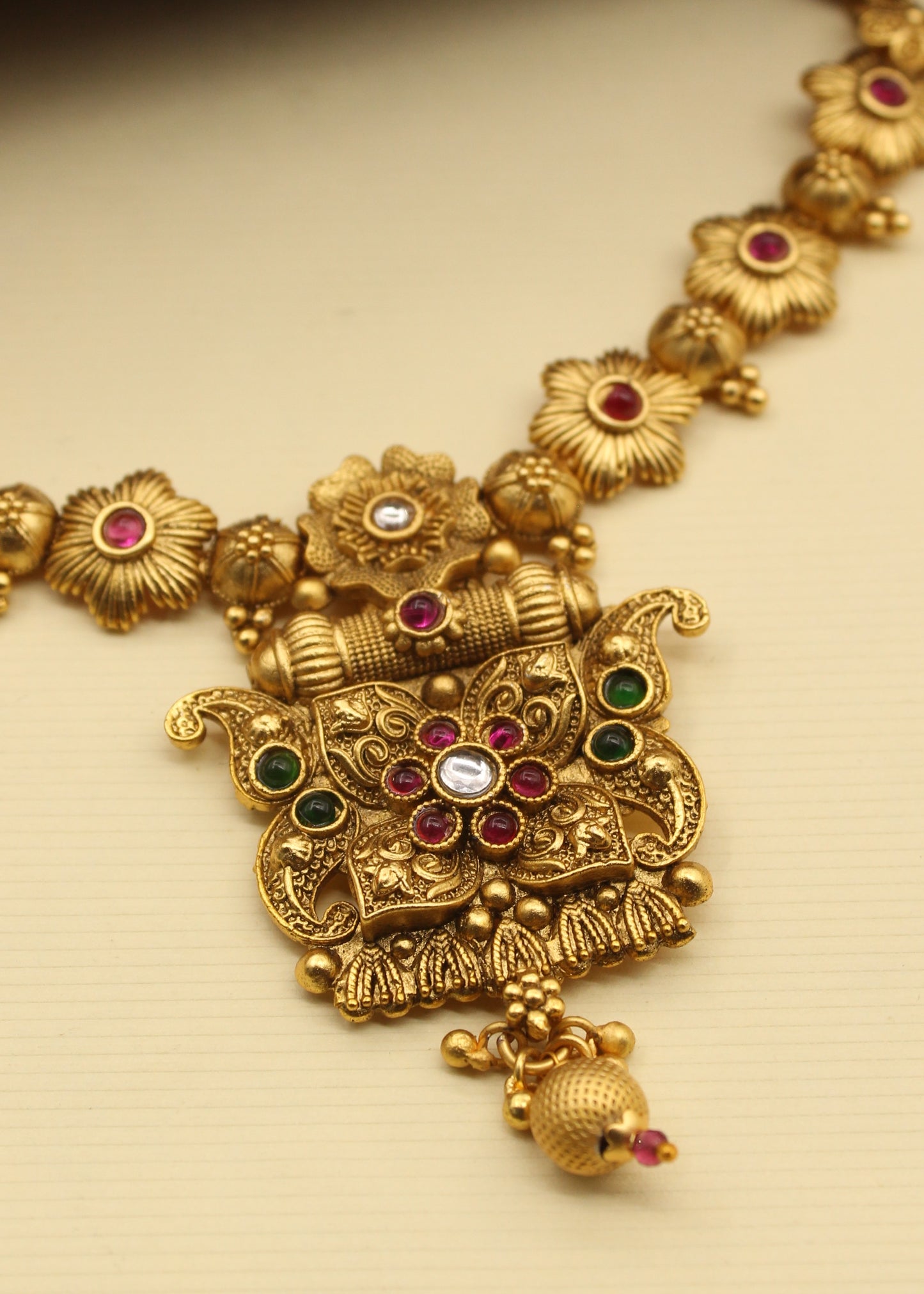 BEAUTEOUS FLOWERET RAJWADI NECKLACE