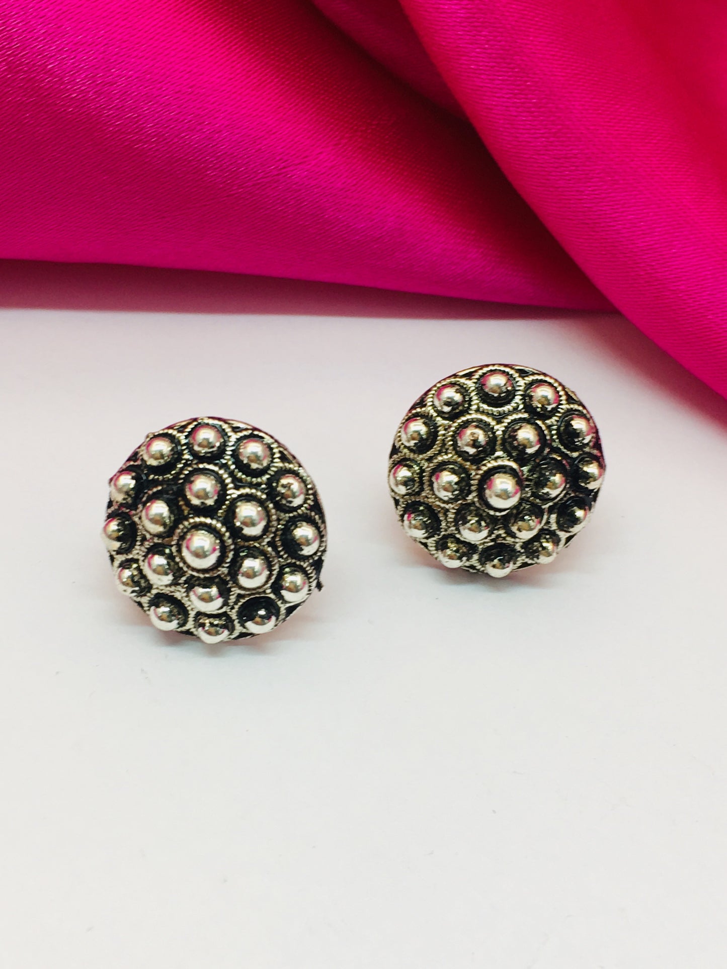 OXIDISED BEADS STUDS