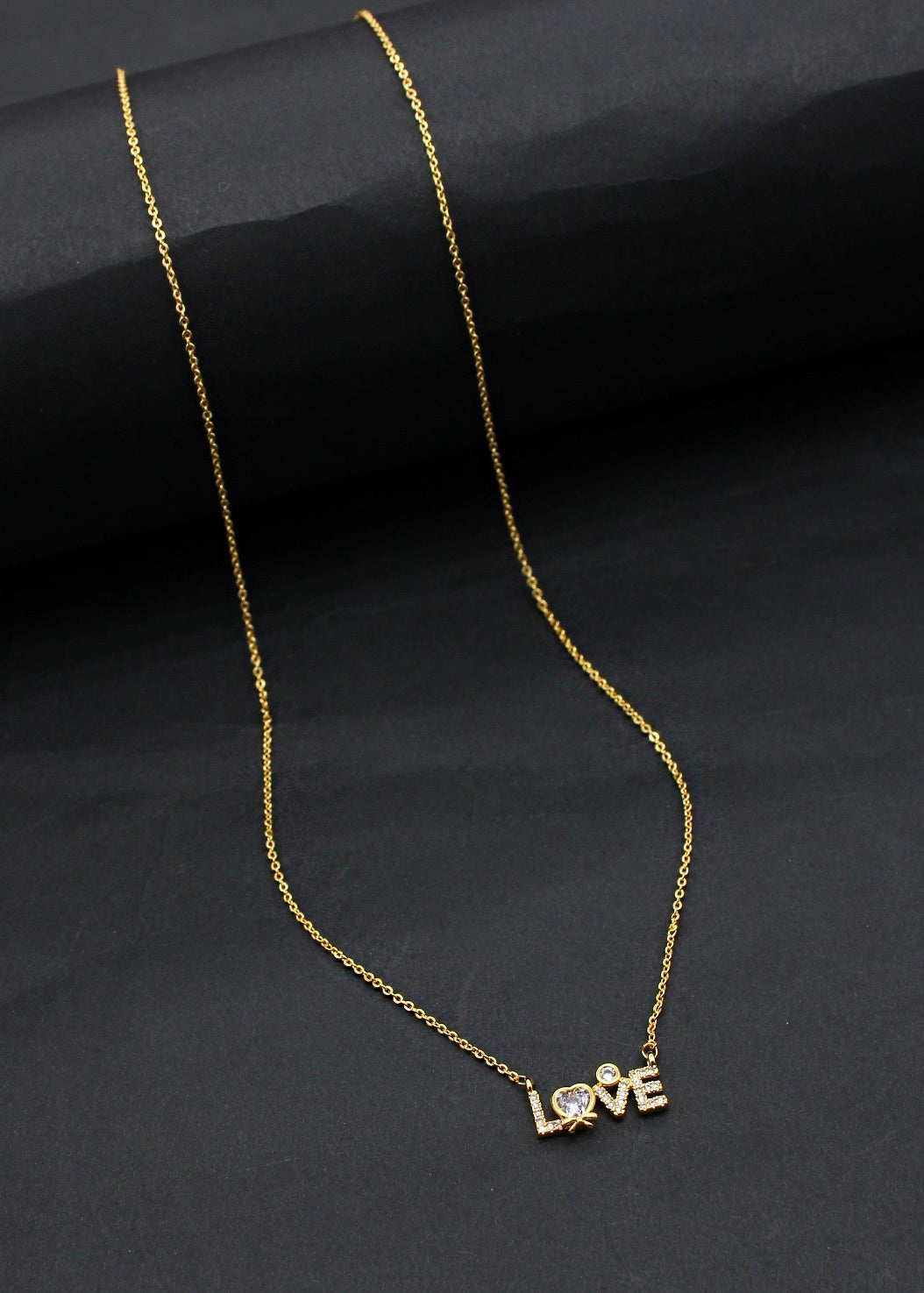 PRETTY CHAIN PENDANT