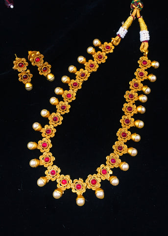 PEARL BEADS FLORAL NECKLACE