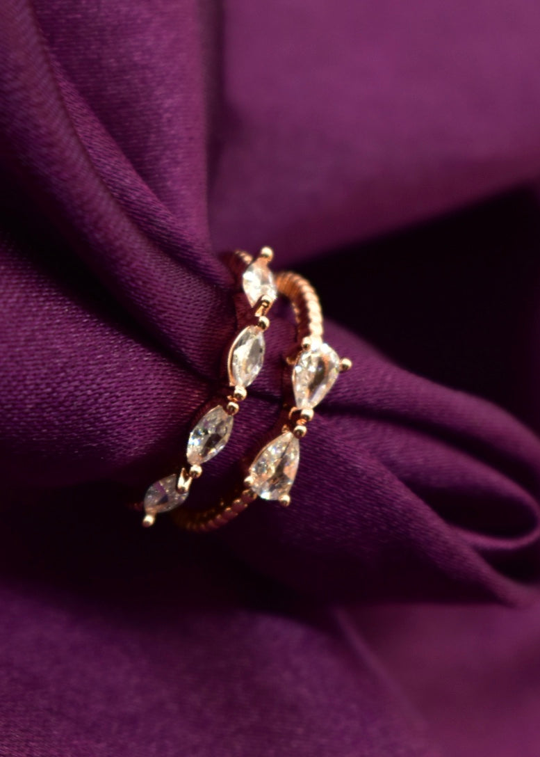 GLEAMING ROSE GOLD FINGER RING