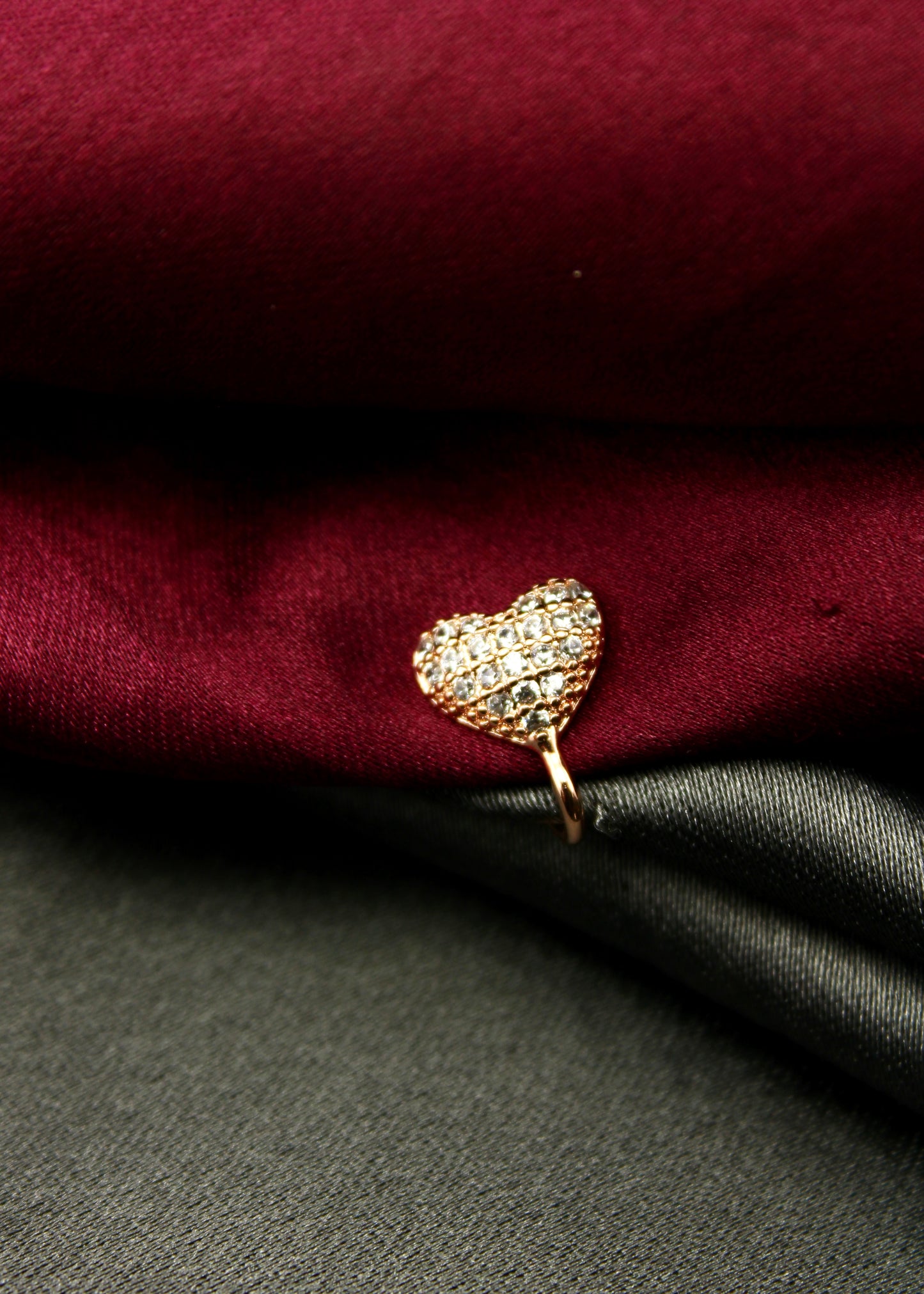 DELIGHT HEART SHAPE NOSE PIN