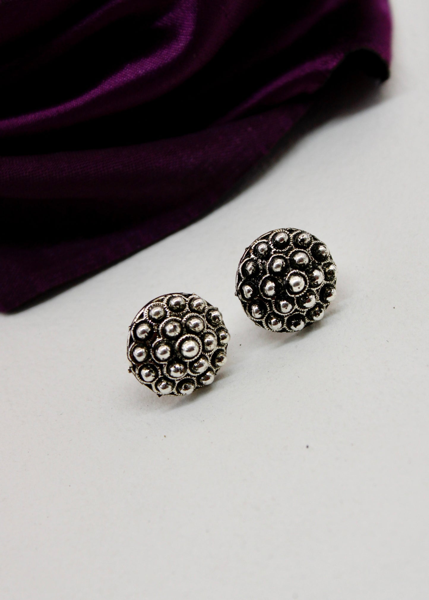 OXIDISED BEADS STUDS