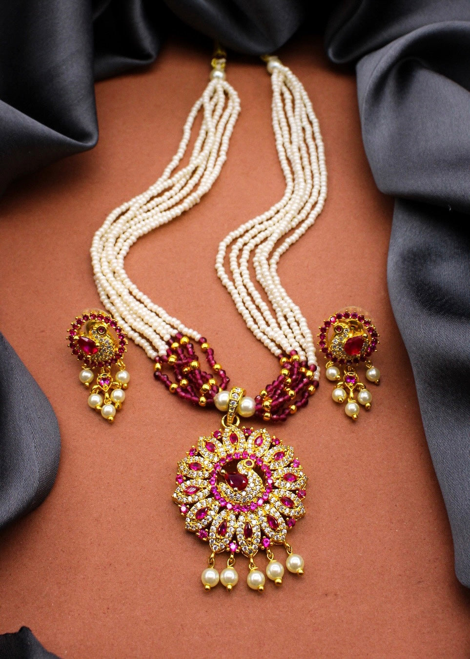 ENTICING PEACOCK NECKLACE