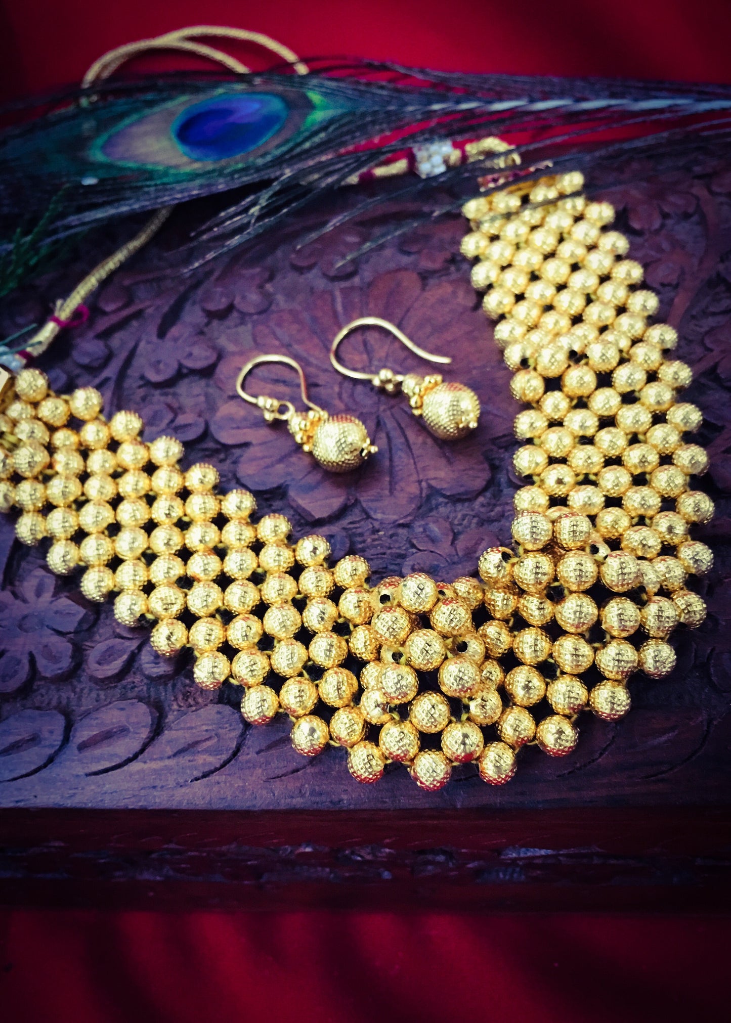 GOLDEN BEADS CHOKER NECKLACE