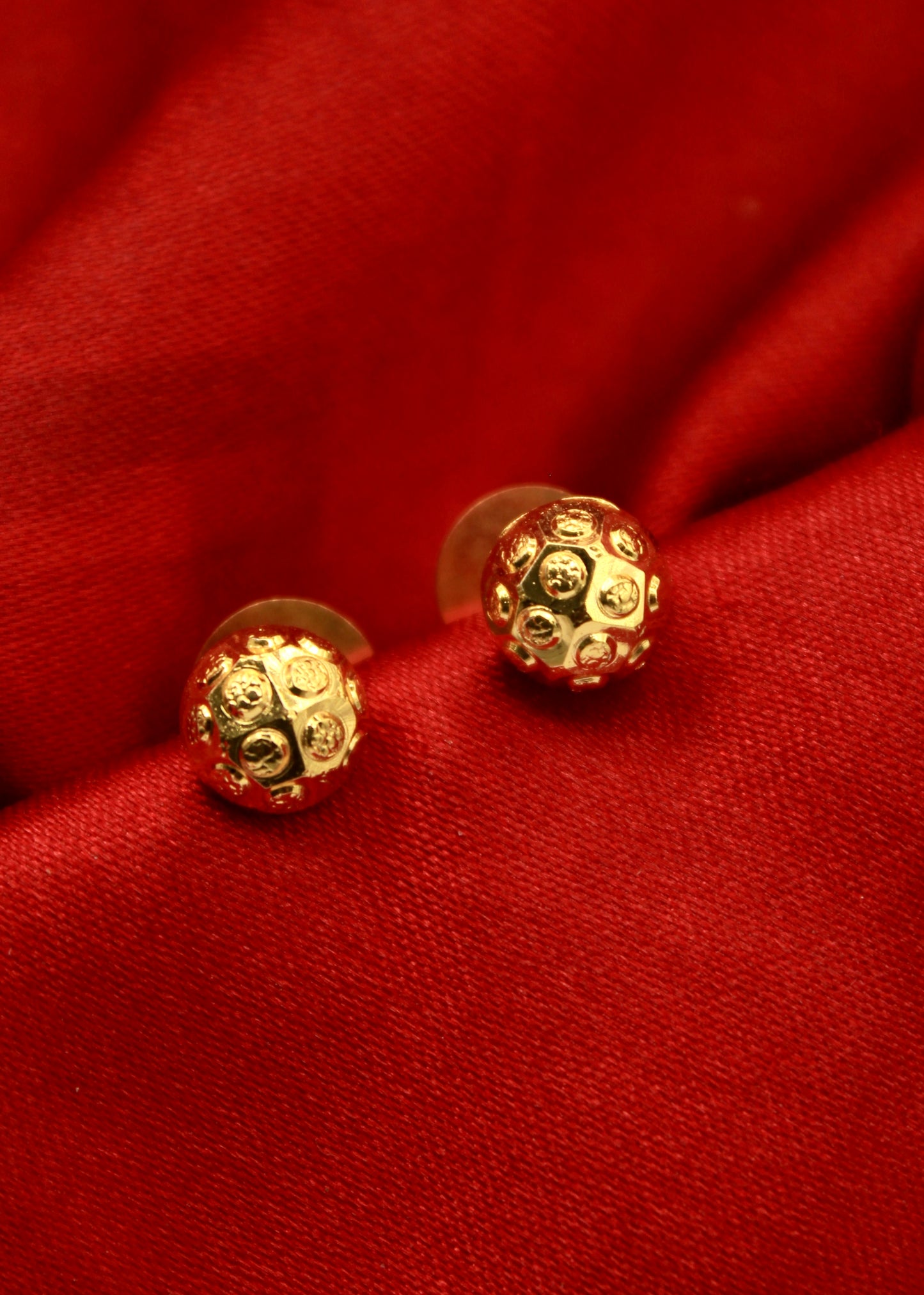 SLEEK GOLD PLATED STUDS