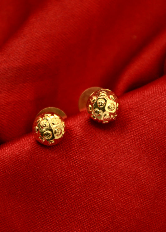 SLEEK GOLD PLATED STUDS