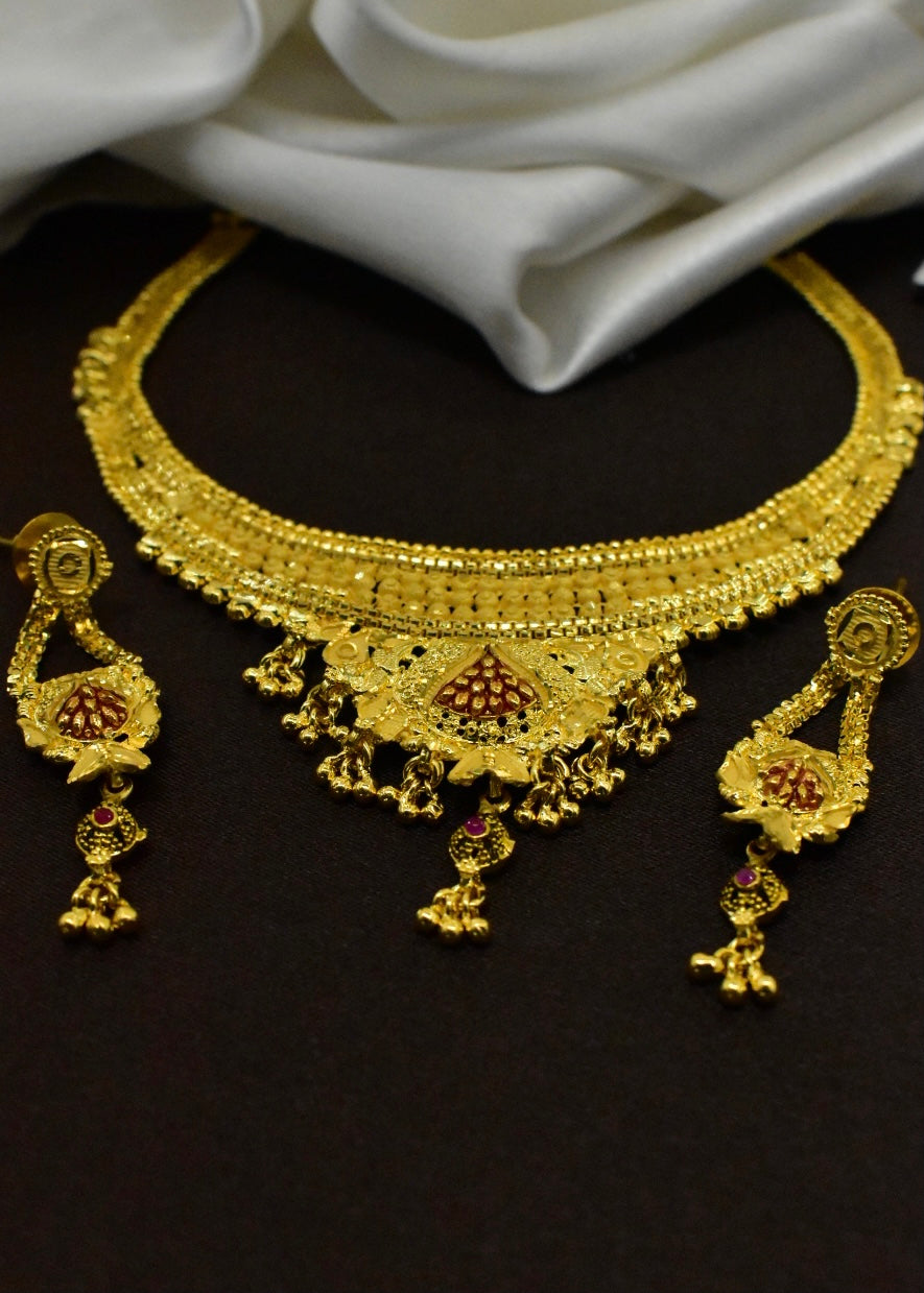 STYLISH GOLD PLATED NECKLACE