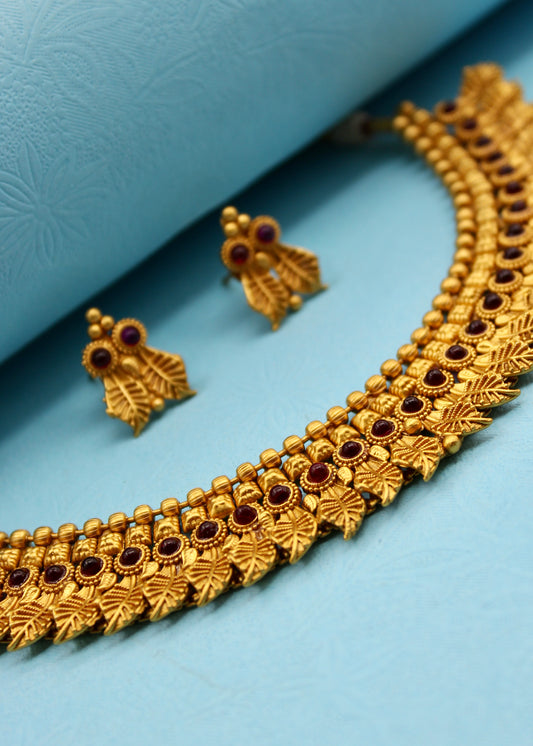 LEAFLET MATTE NECKLACE