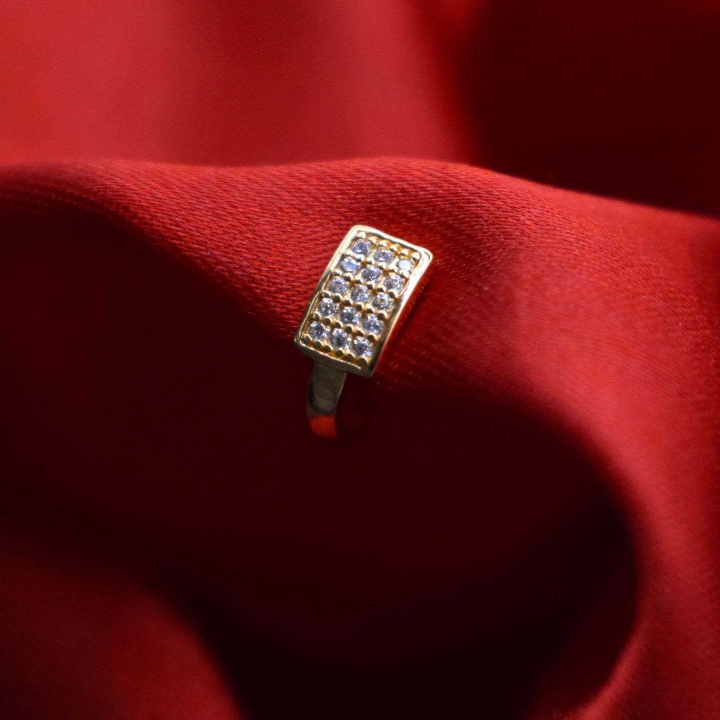STYLISH SQUARE DESIGN NOSE PIN