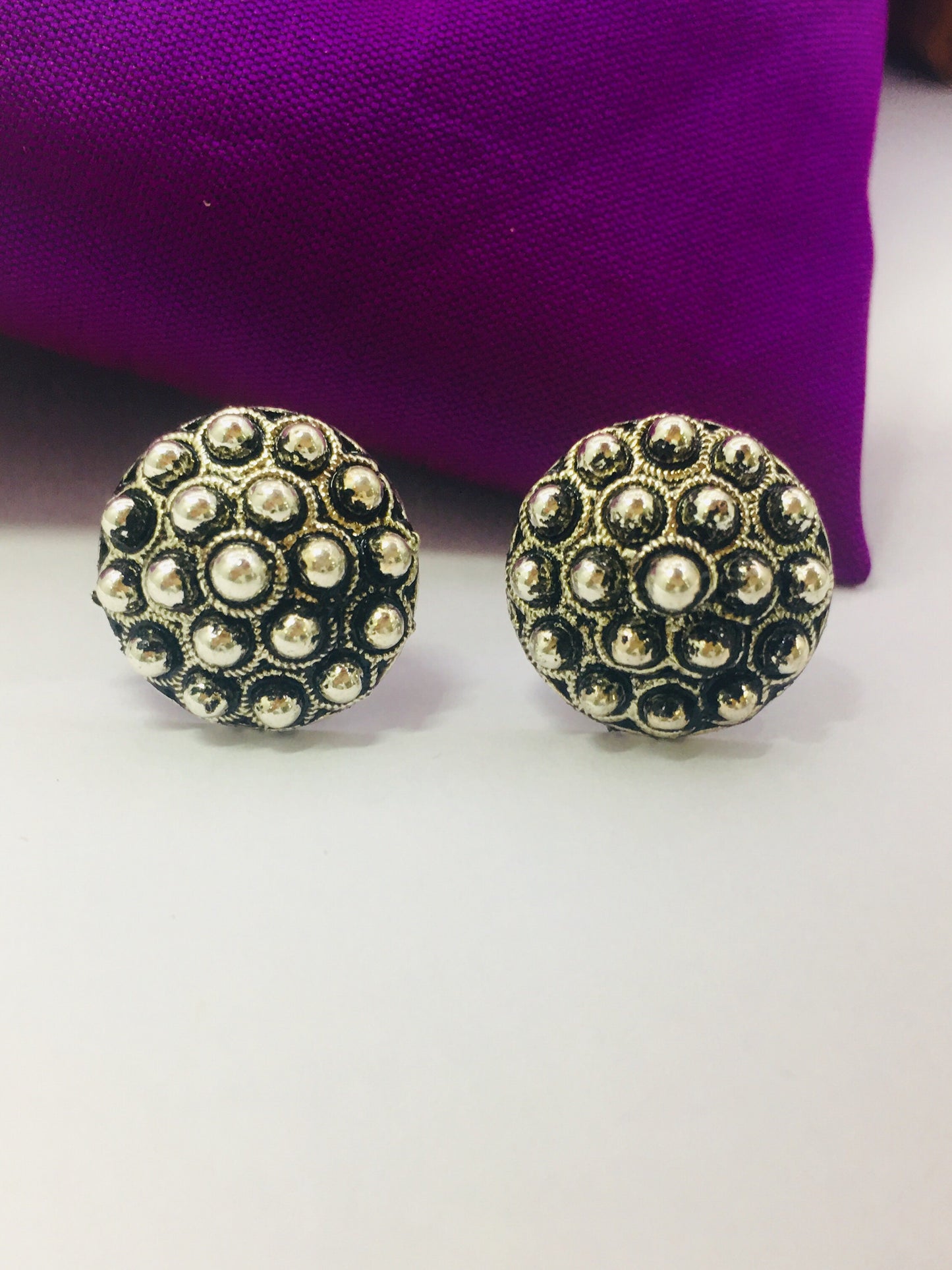 OXIDISED BEADS STUDS