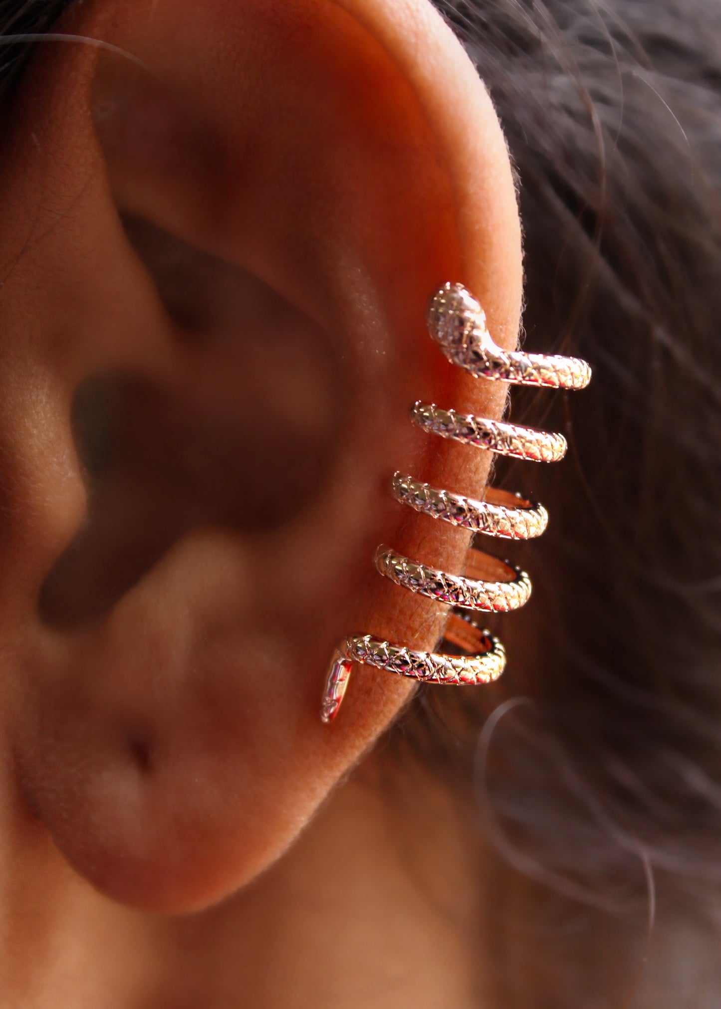 ALLURING DESIGNER EAR-CUFF