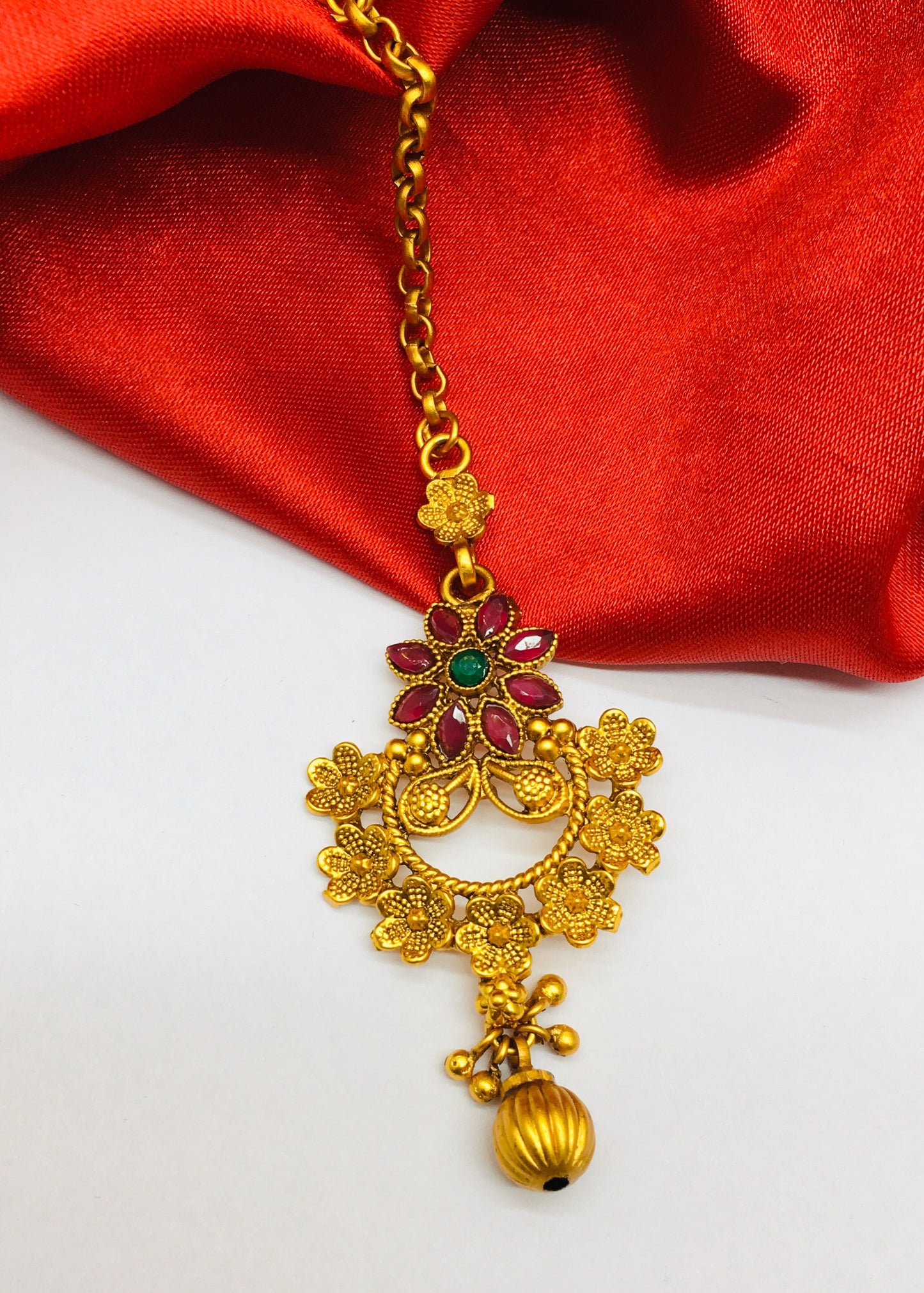 VERY CLASSY FLORAL BINDI