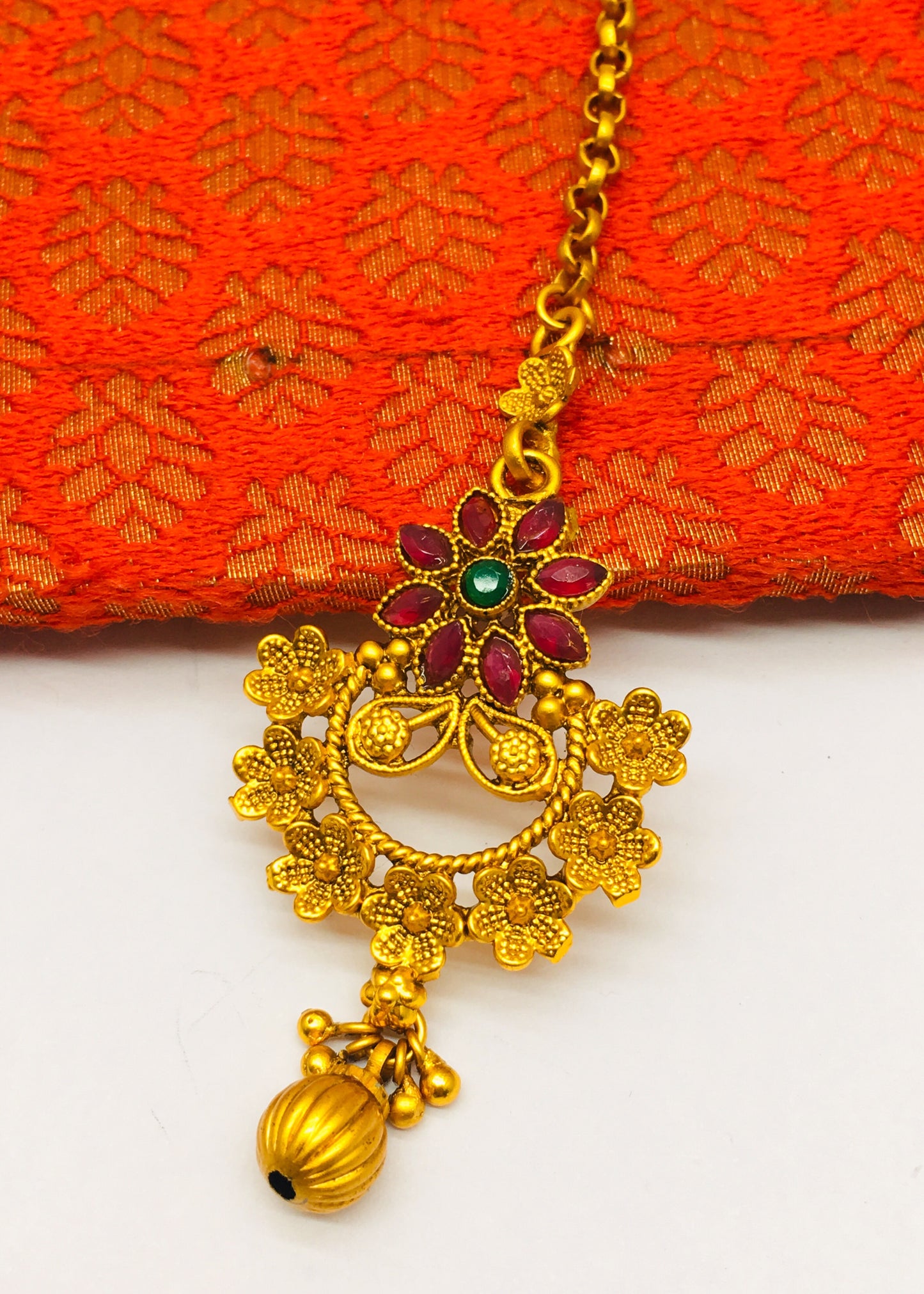 VERY CLASSY FLORAL BINDI