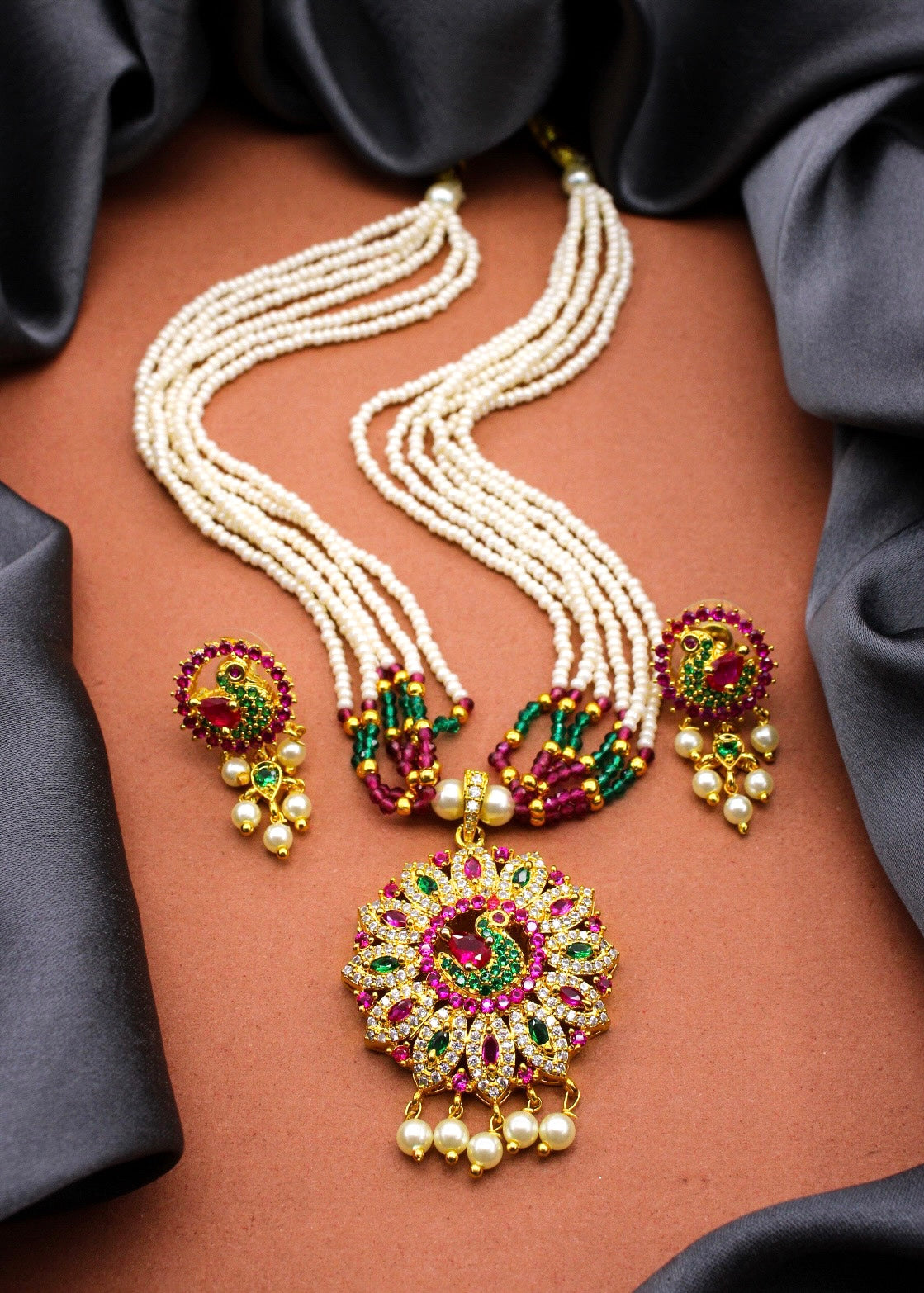 ENTICING PEACOCK NECKLACE