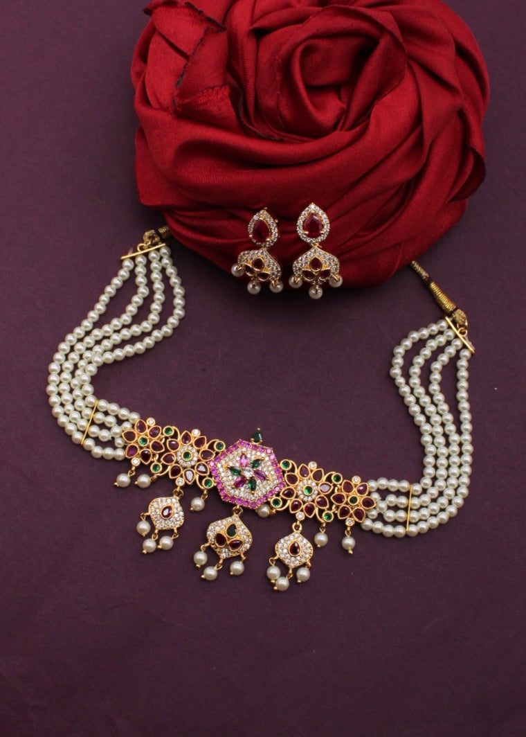 IMPRESSIVE PEARL NECKLACE