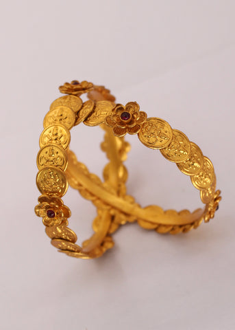 TEMPLE WITH FLORAL PESHWAI BANGLES