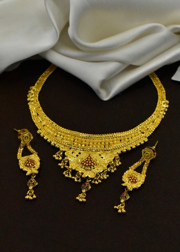 STYLISH GOLD PLATED NECKLACE